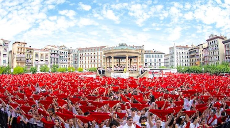 GORA ! - 4 millions de festayres aux San Fermínes
